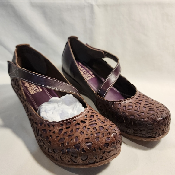 Chic Brown and Purple Women's Flats - Picture 2 of 6